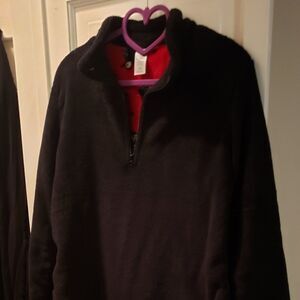 WARM fuzzy Sweatshirt w/ Red Penguin Inside Accent‎